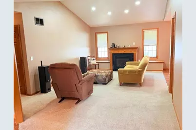714 E Crescent Lane, Litchfield, MN 55355 - Photo 7