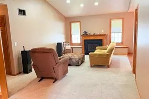 714 E Crescent Ln, Litchfield, MN 55355 - Photo 7