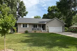 714 E Crescent Ln, Litchfield, MN 55355 - Photo 1