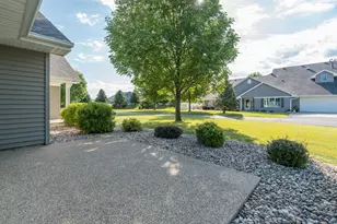 749 Grayhawk Cir, Mankato, MN 56001 - Photo 33