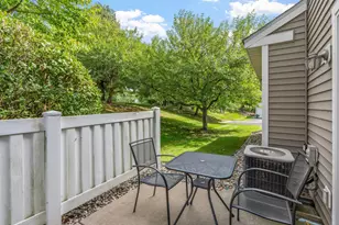 2836 Coach Ct, Chanhassen, MN 55317 - Photo 5