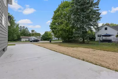 524 S Dakota Avenue, New Richmond, WI 54017 - Photo 3