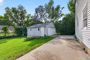 812 11th St SW, Rochester, MN 55902 - Photo 7
