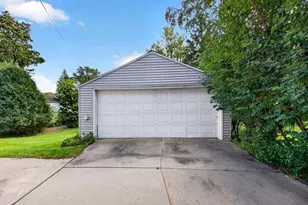 812 11th St SW, Rochester, MN 55902 - Photo 5