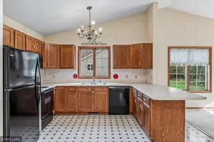 107 Ridgebrook Dr, Cannon Falls, MN 55009 - Photo 9