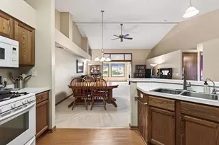 7577 Ojibway Park Ct, Woodbury, MN 55125 - Photo 7