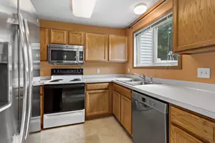 7772 Arboretum Village Cir, Chanhassen, MN 55317 - Photo 5