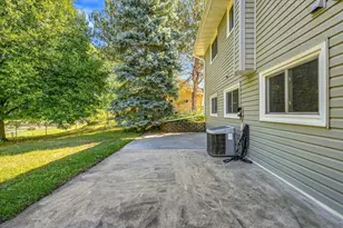 1721 Deerwood Dr, Eagan, MN 55122 - Photo 45