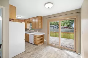 628 13th Ave SE, Waseca, MN 56093 - Photo 5