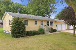 628 13th Ave SE, Waseca, MN 56093 - Photo 1