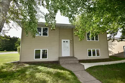 215 7th Street NE, Milaca, MN 56353 - Photo 3
