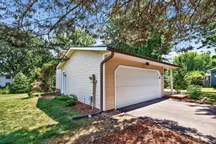17550 Illinois Ct, Lakeville, MN 55044 - Photo 3