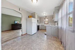 409 S 5th St, Le Sueur, MN 56058 - Photo 11