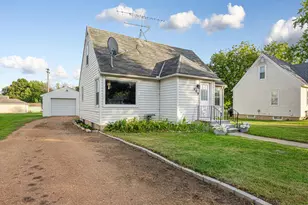 409 S 5th St, Le Sueur, MN 56058 - Photo 1
