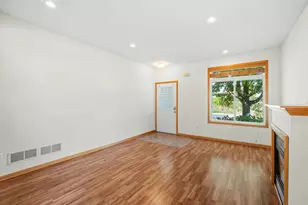 631 Roundhouse St, Shakopee, MN 55379 - Photo 5