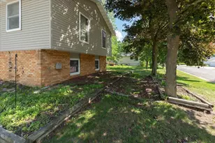 1122 Jerry Ave, Durand, WI 54736 - Photo 3