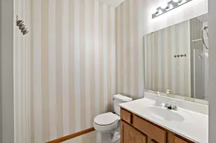 8012 Stratford Cir S, Shakopee, MN 55379 - Photo 17