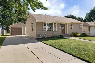 2104 1st Ave NE, Austin, MN 55912 - Photo 1