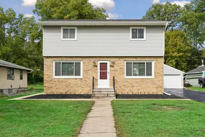 421/423 Nevada Avenue E, Saint Paul, MN 55101 - Photo 1