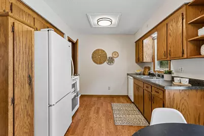 421/423 Nevada Avenue E, Saint Paul, MN 55101 - Photo 9