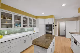 16 Timberglade Rd, Bloomington, MN 55437 - Photo 25