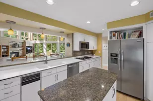 16 Timberglade Rd, Bloomington, MN 55437 - Photo 23