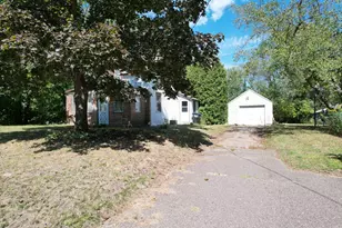 2466 Dale St N, Roseville, MN 55113 - Photo 3