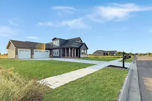1508 Ellis Ave, Marshall, MN 56258 - Photo 3