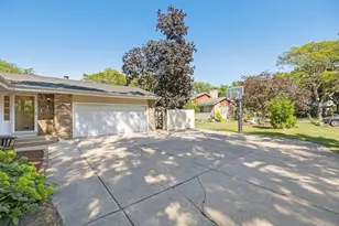 9920 36th Pl N, Plymouth, MN 55441 - Photo 5