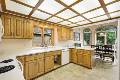 5611 Dunlap Avenue N, Shoreview, MN 55126 - Photo 9