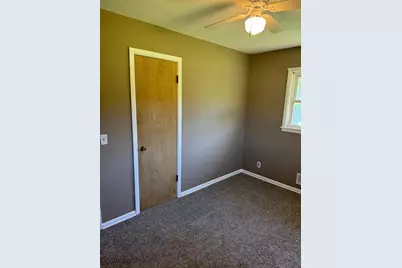 435 W Ottawa Street, Le Center, MN 56057 - Photo 17