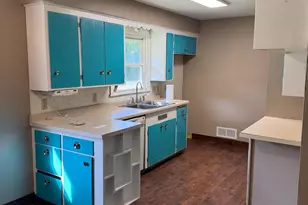 435 W Ottawa St, Le Center, MN 56057 - Photo 7