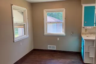 435 W Ottawa St, Le Center, MN 56057 - Photo 9