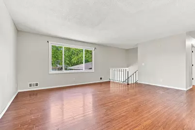 360 Brooks Avenue W, Roseville, MN 55113 - Photo 5