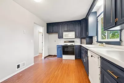 360 Brooks Avenue W, Roseville, MN 55113 - Photo 13