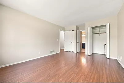 360 Brooks Avenue W, Roseville, MN 55113 - Photo 21