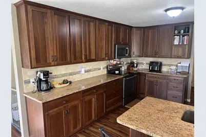 825 S Hubbard Avenue, Litchfield, MN 55355 - Photo 3