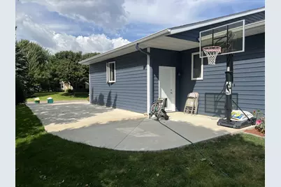 825 S Hubbard Avenue, Litchfield, MN 55355 - Photo 25
