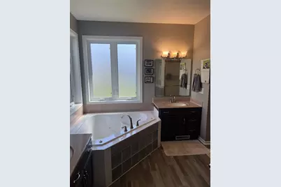 825 S Hubbard Avenue, Litchfield, MN 55355 - Photo 11