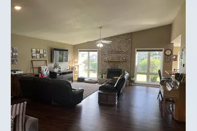 825 S Hubbard Avenue, Litchfield, MN 55355 - Photo 7