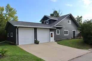 137 Center St S, Lake Benton, MN 56149 - Photo 1