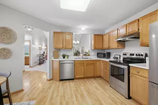 6850 Jenny Ln, Woodbury, MN 55125 - Photo 3