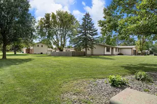 1395 Oakwood Ln, Owatonna, MN 55060 - Photo 5