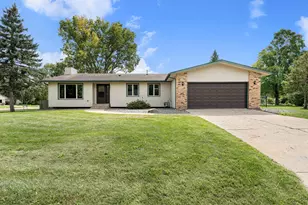 1395 Oakwood Ln, Owatonna, MN 55060 - Photo 1