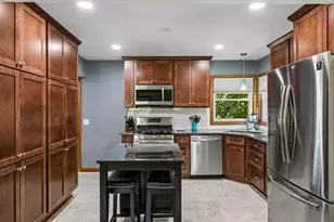 7608 Viewcrest Ln, New Hope, MN 55427 - Photo 3