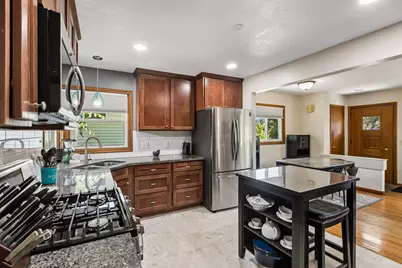 7608 Viewcrest Lane, New Hope, MN 55427 - Photo 5