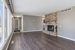 1011 N Cordova Ave, Le Center, MN 56057 - Photo 5