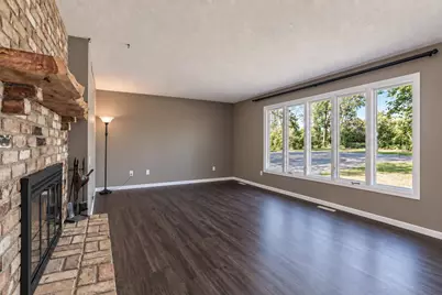 1011 N Cordova Avenue, Le Center, MN 56057 - Photo 3