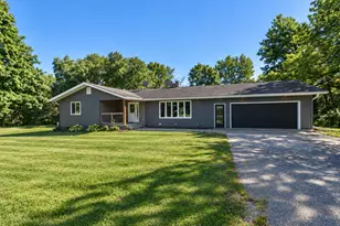 1011 N Cordova Ave, Le Center, MN 56057 - Photo 1