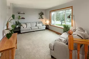 456 Braeburn Dr, Shakopee, MN 55379 - Photo 3